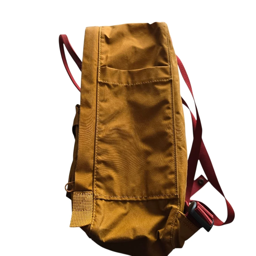 Fjallraven | Kanken Classic Backpack for Everyday | Acorn/Ox Red - Picture 4 of 14